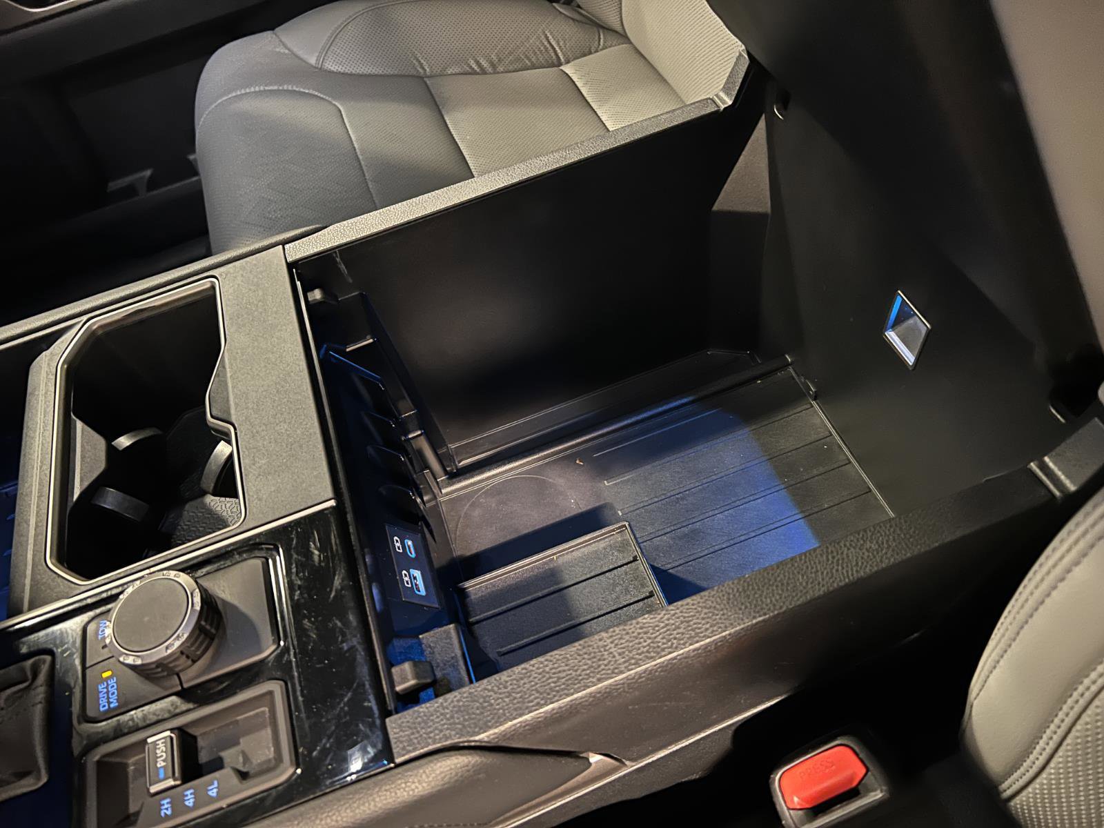 Used 2024 Toyota Tundra Limited AWD/4WD image 21