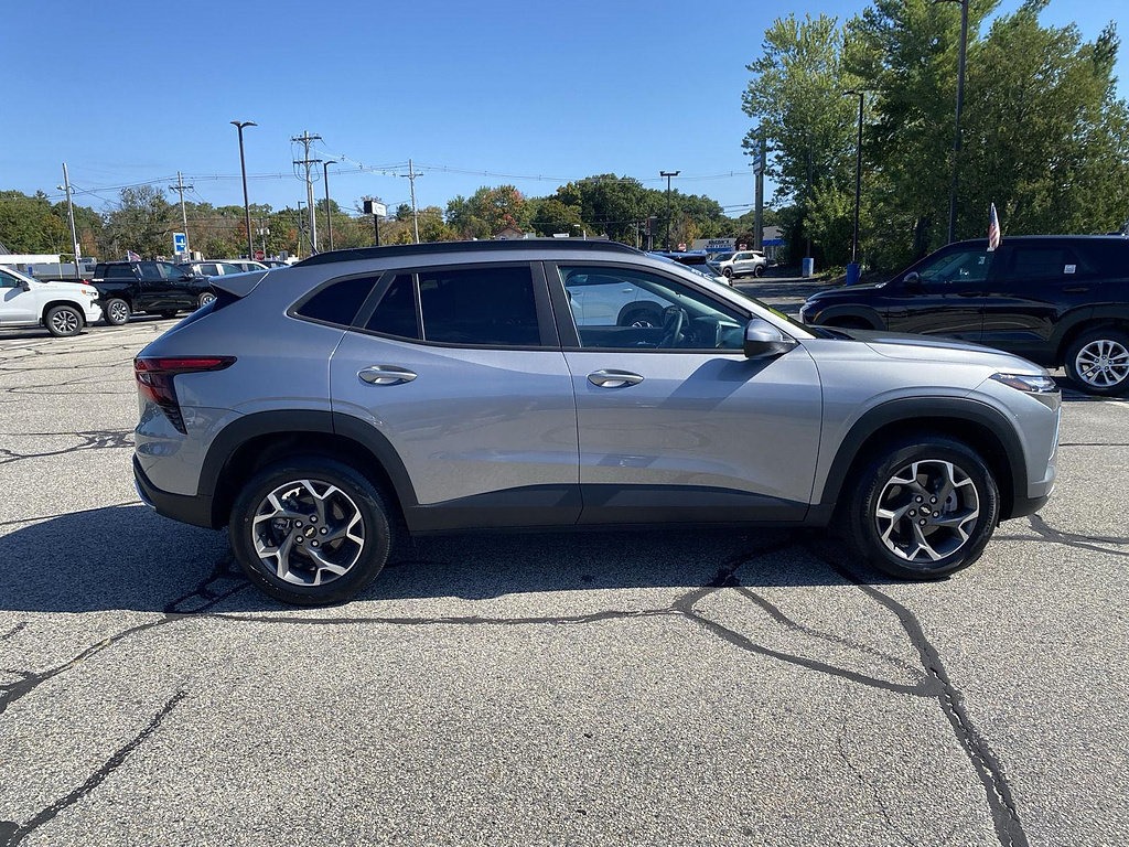 Certified 2024 Chevrolet Trax LT w/ Sunroof Package FWD image 19