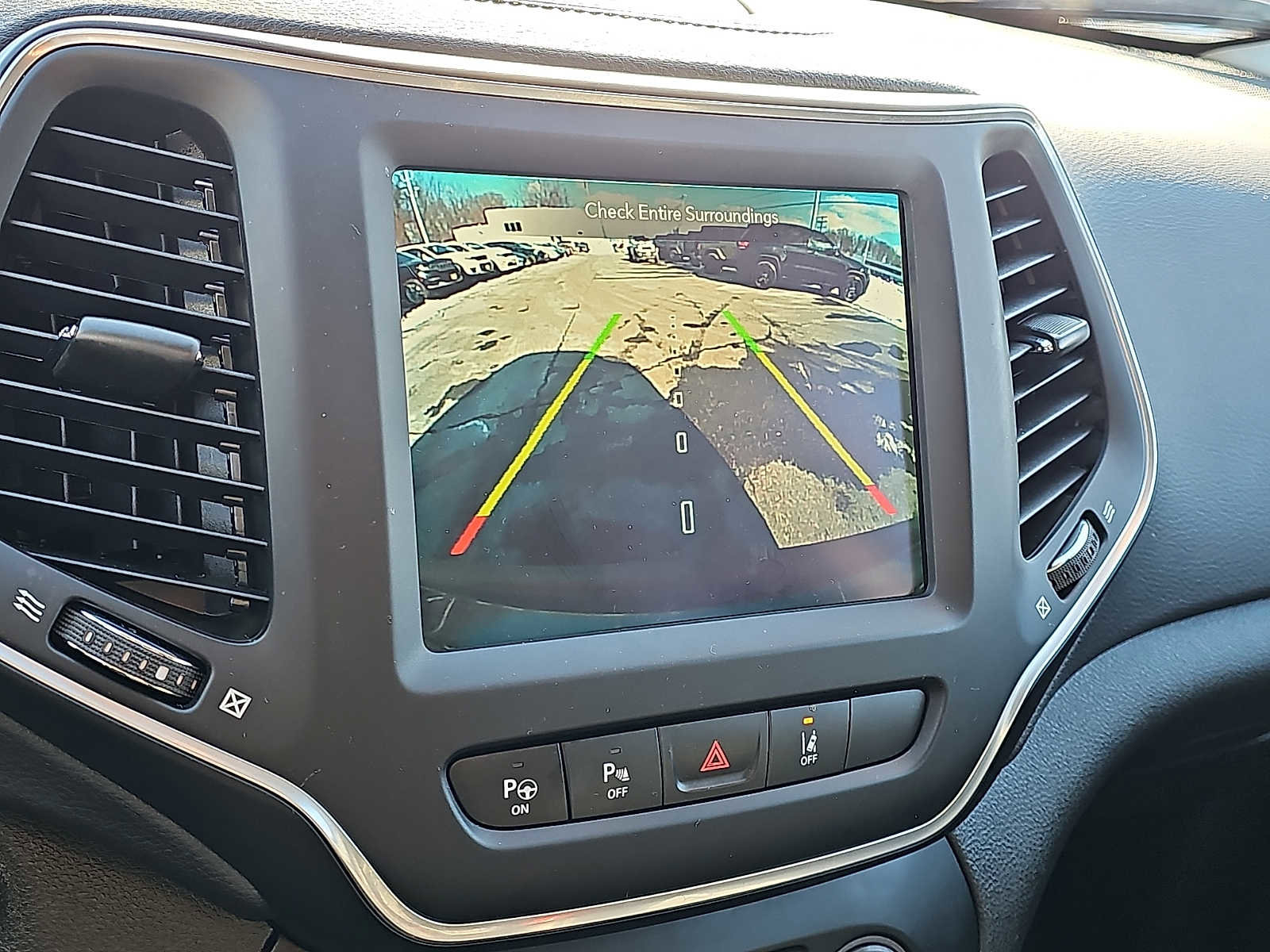 Used 2023 Jeep Cherokee Altitude Lux image 19