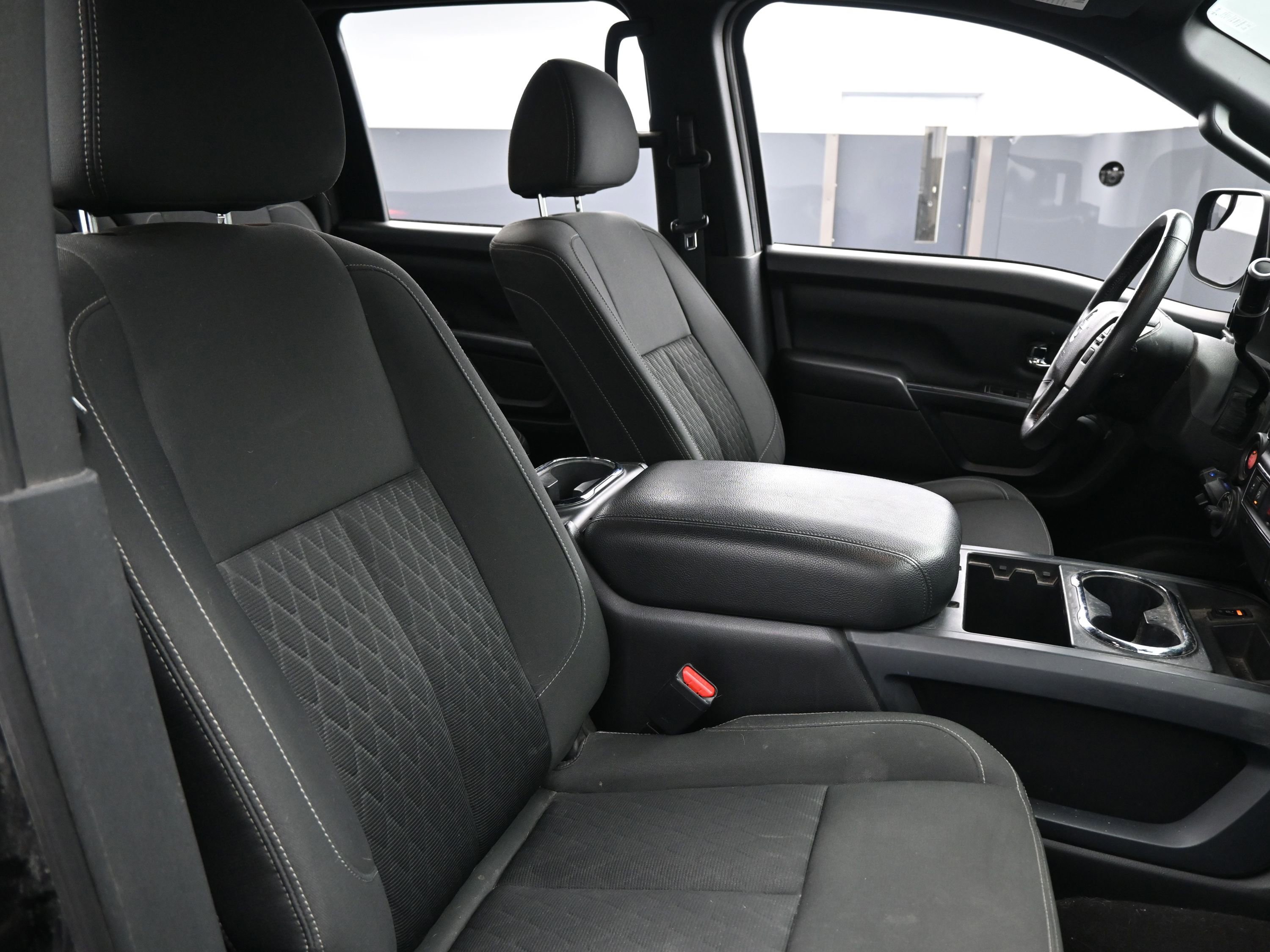 Used 2019 Nissan Titan SV w/ SV Convenience Package image 13