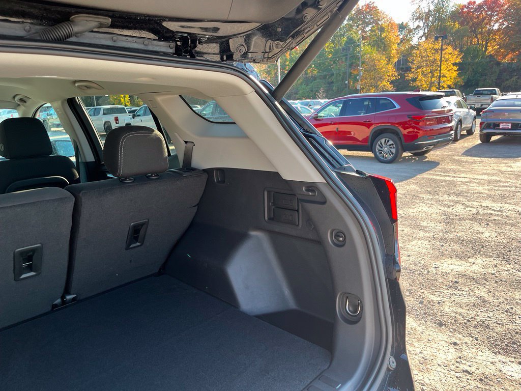 Used 2024 GMC Terrain SLE w/ Driver Convenience Package FWD image 15