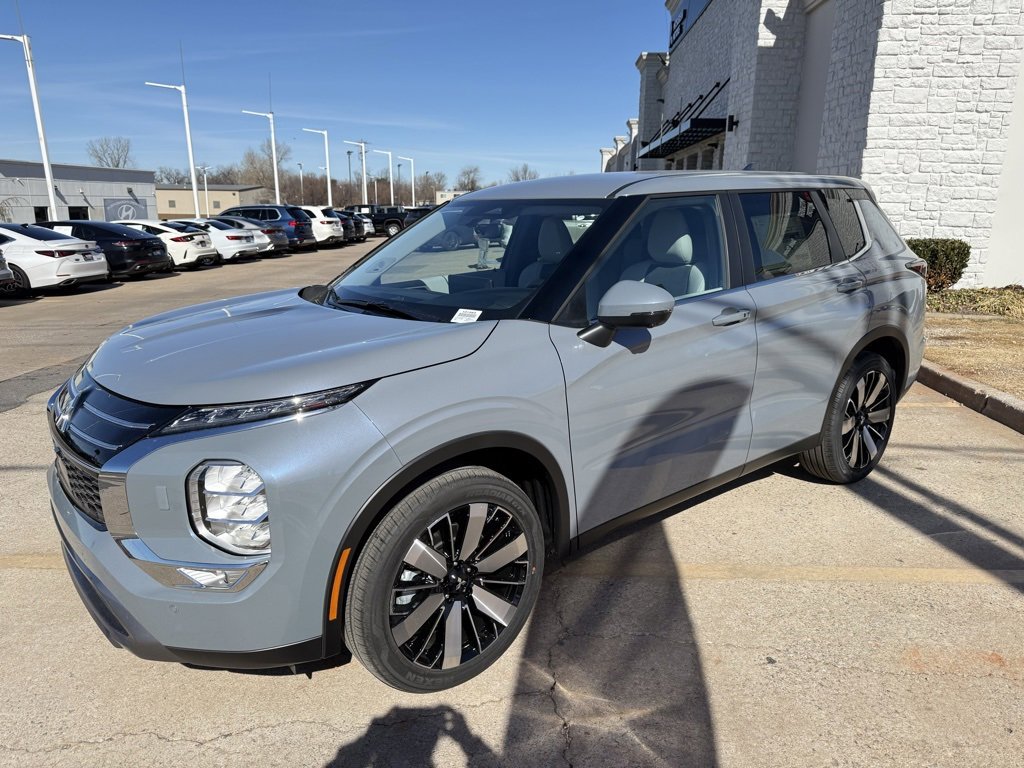 New 2026 Mitsubishi Outlander SE image 3
