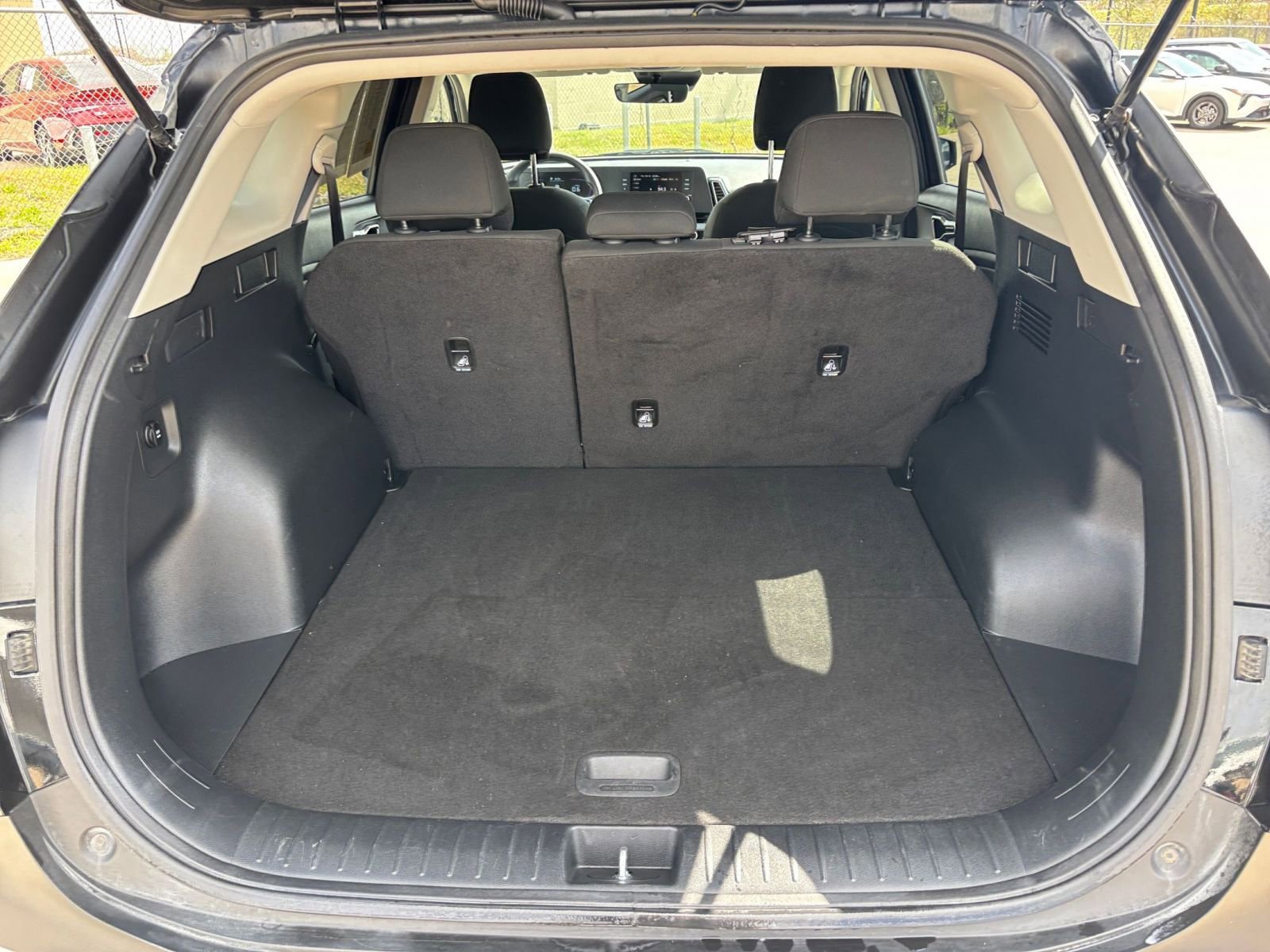 Used 2025 Kia Sportage LX image 30