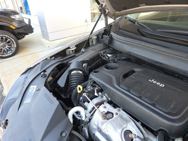 Used 2019 Jeep Cherokee Trailhawk AWD/4WD image 81