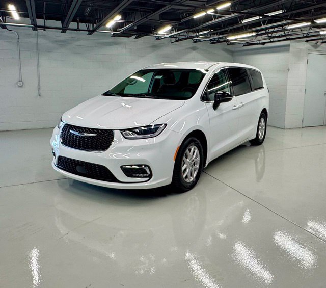 Used 2024 Chrysler Pacifica Touring-L