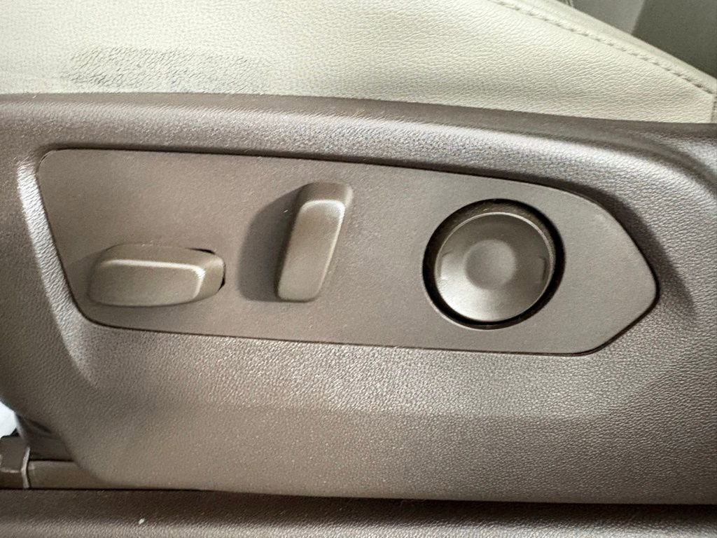 Used 2022 Chevrolet Suburban LT w/ LT Signature Package image 11