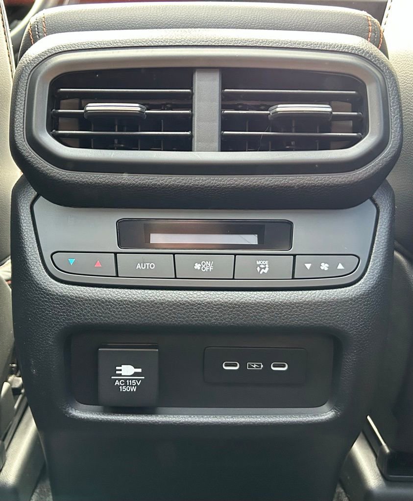 Used 2025 Honda Pilot TrailSport image 19