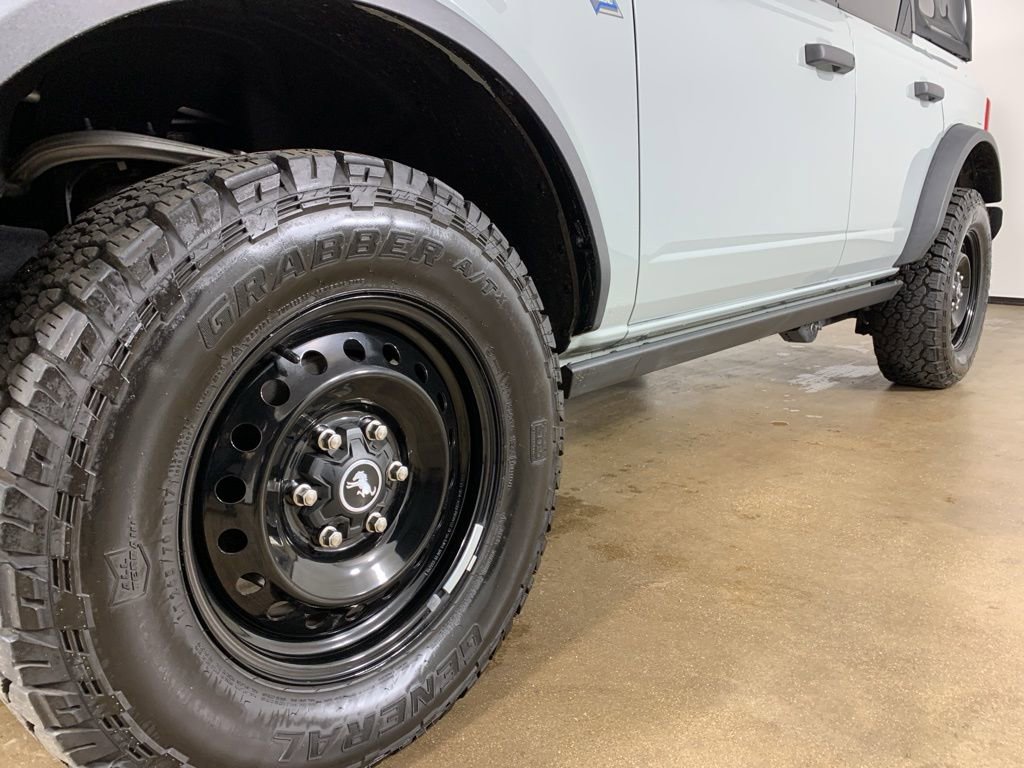 Used 2023 Ford Bronco Black Diamond AWD/4WD image 2