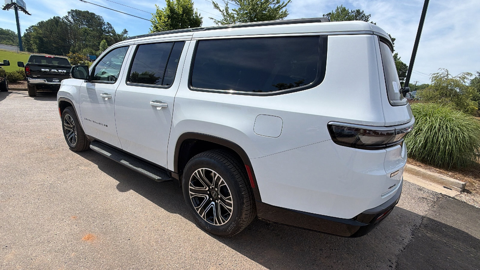 New 2026 Jeep Grand Wagoneer L 4WD image 10
