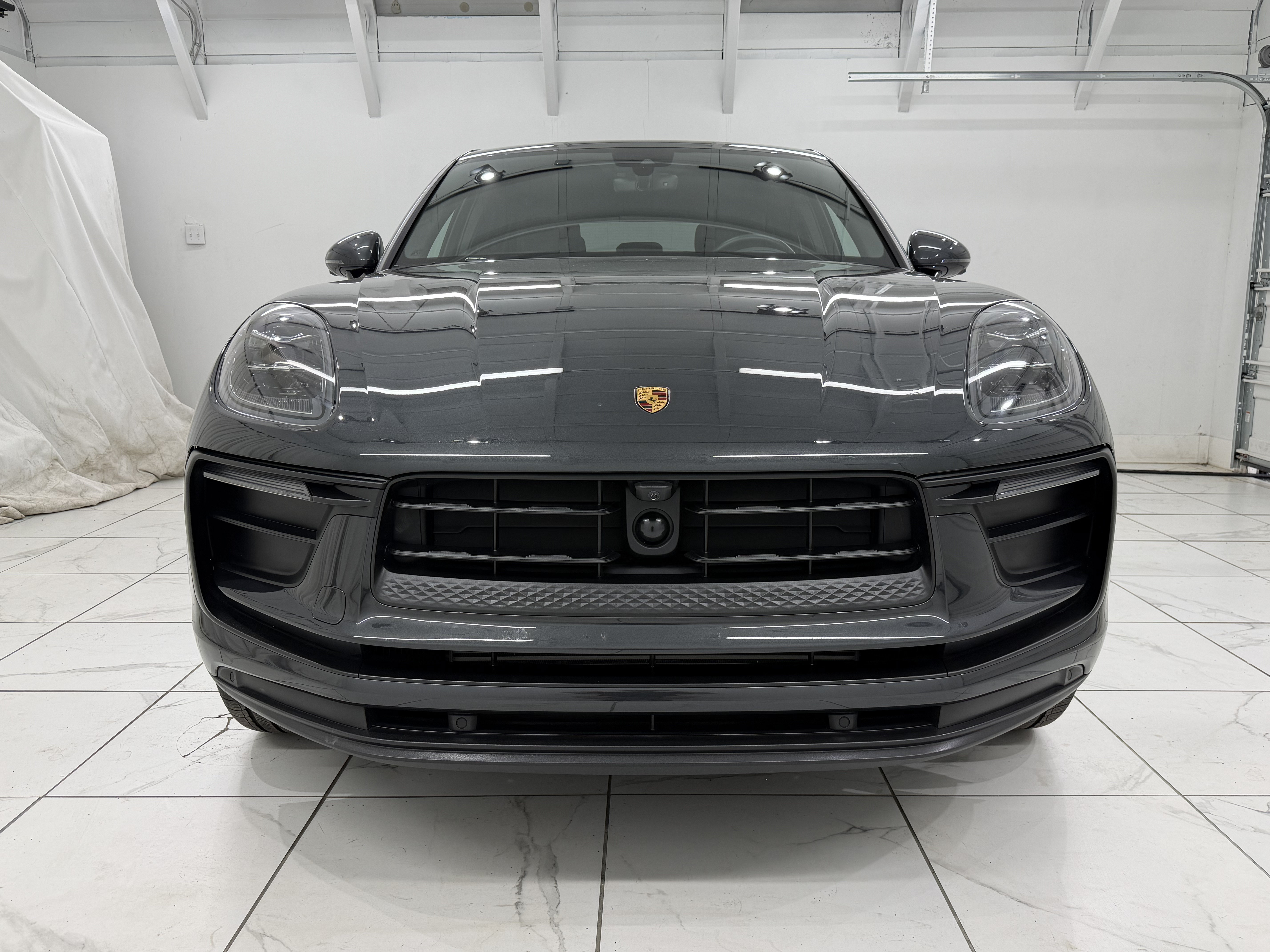 Certified 2024 Porsche Macan AWD/4WD image 9