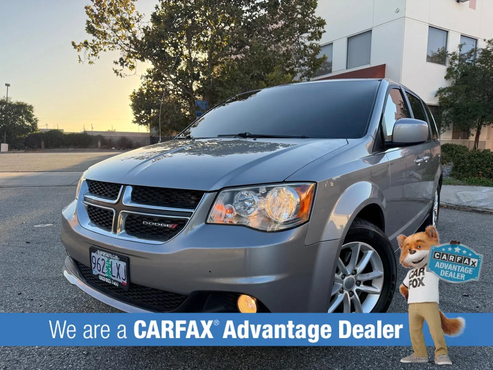 Used 2018 Dodge Grand Caravan SXT FWD image 2