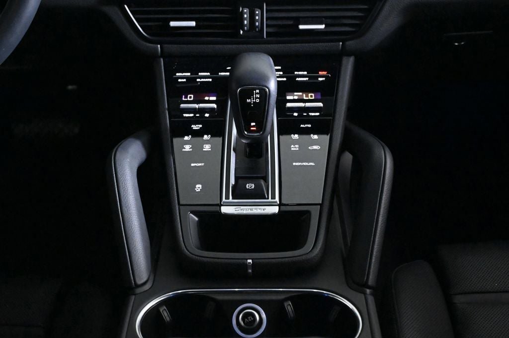 Certified 2023 Porsche Cayenne Platinum Edition AWD/4WD image 16