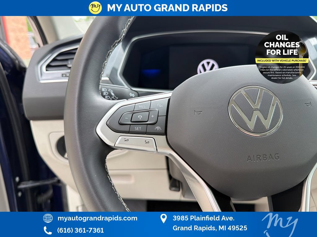 Used 2022 Volkswagen Tiguan SE AWD/4WD image 15