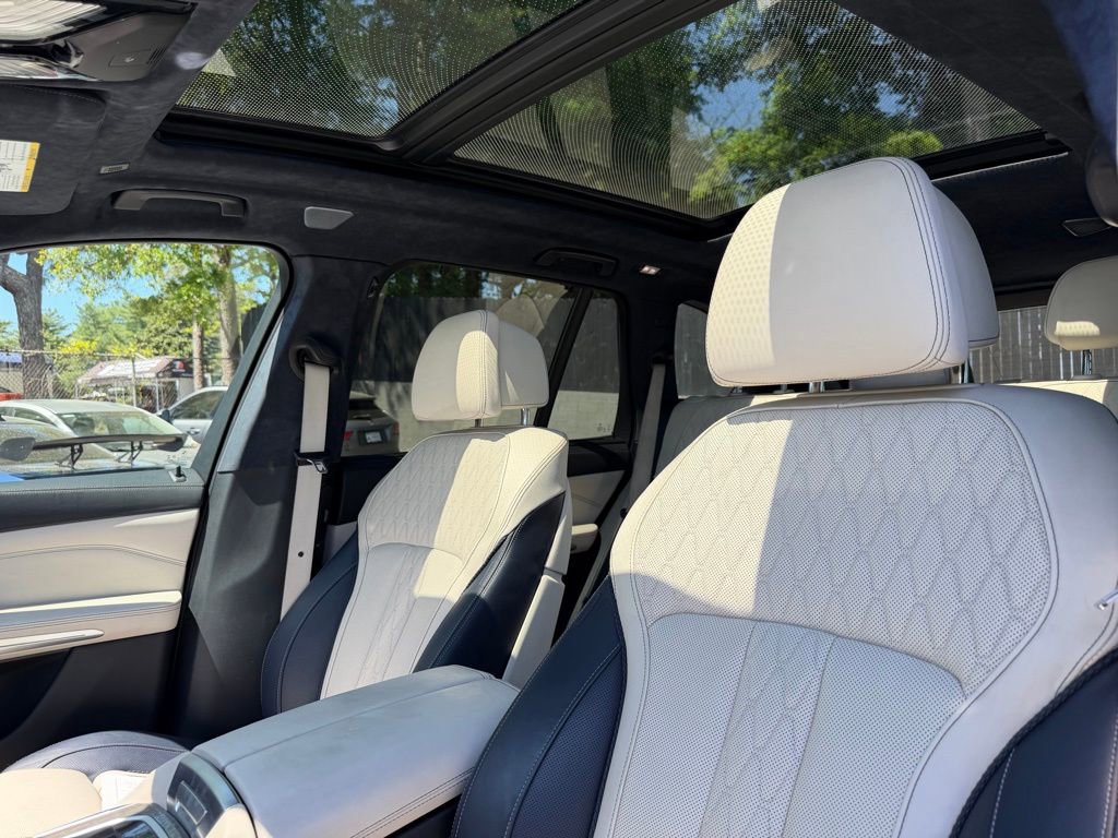 Used 2021 BMW X5 M50i w/ Executive Package image 11