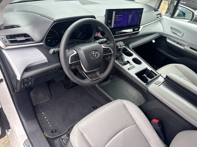 Used 2026 Toyota Sienna XLE AWD/4WD image 23