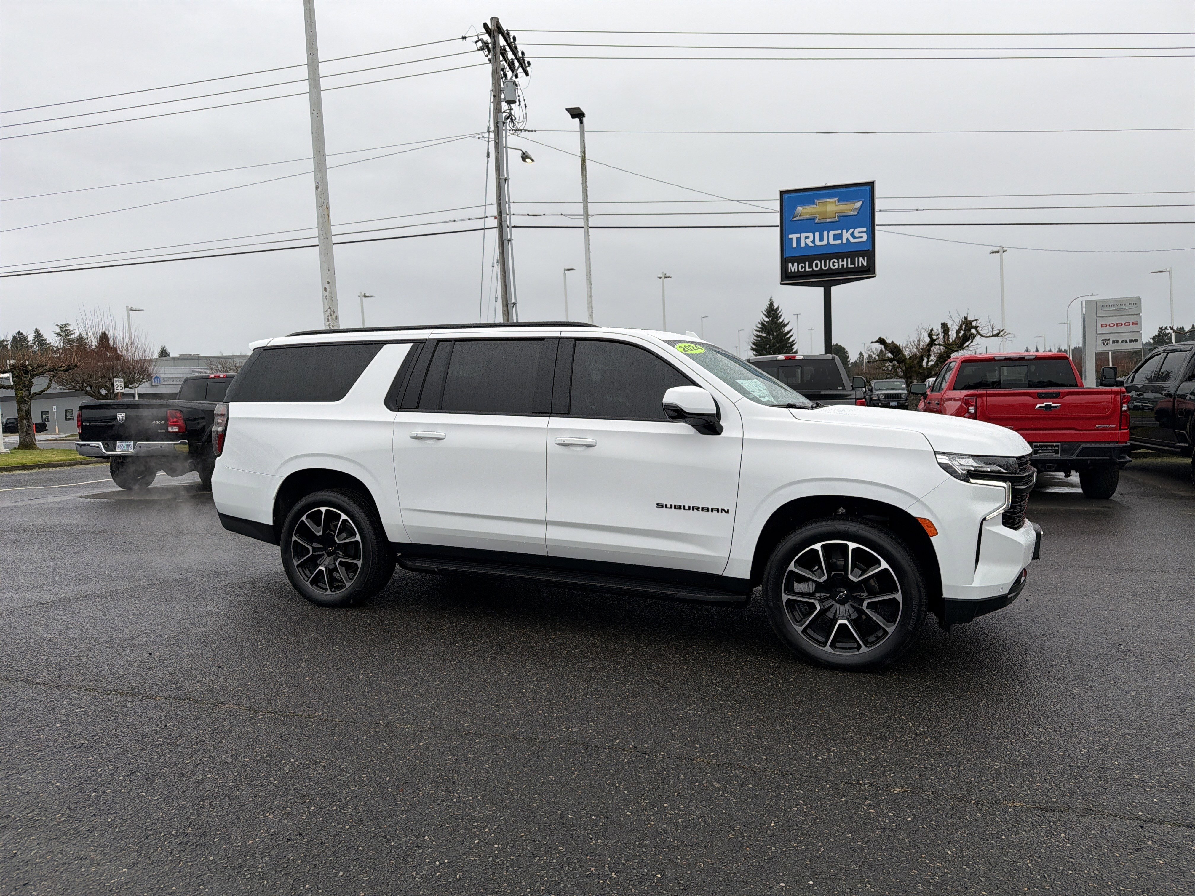 Used 2024 Chevrolet Suburban RST w/ Luxury Package image 7