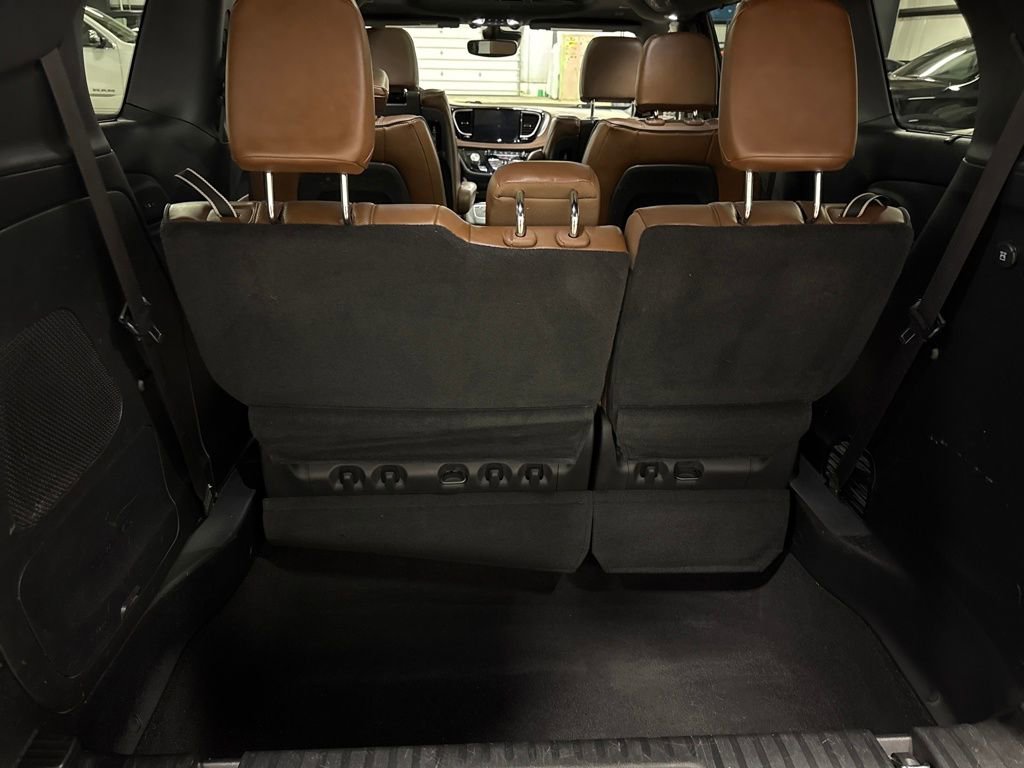 Used 2021 Chrysler Pacifica Limited w/ Uconnect Theater Family Group image 25