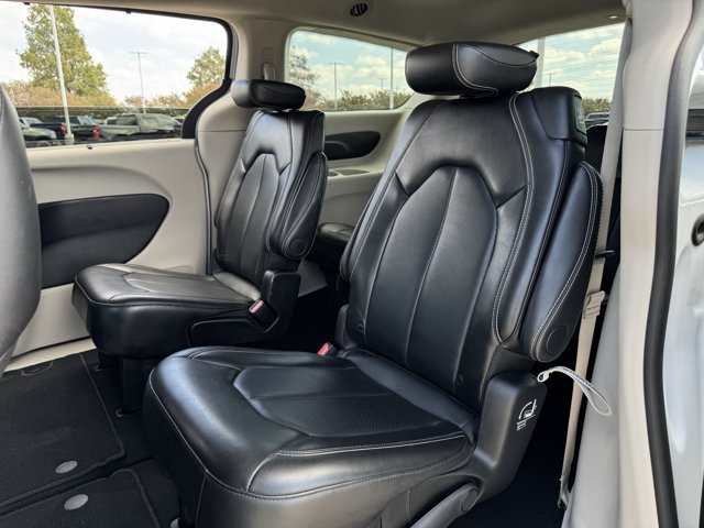 Used 2024 Chrysler Pacifica Touring-L FWD image 26