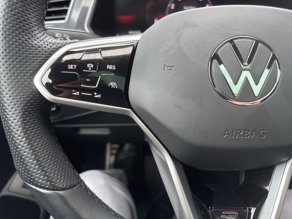 Used 2024 Volkswagen Tiguan SE R-Line AWD/4WD image 13
