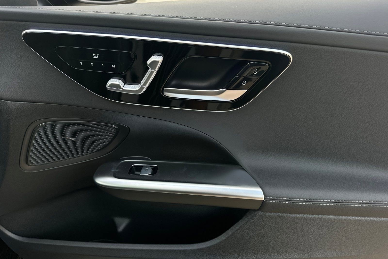 New 2025 Mercedes-Benz C 300 4MATIC Sedan image 32