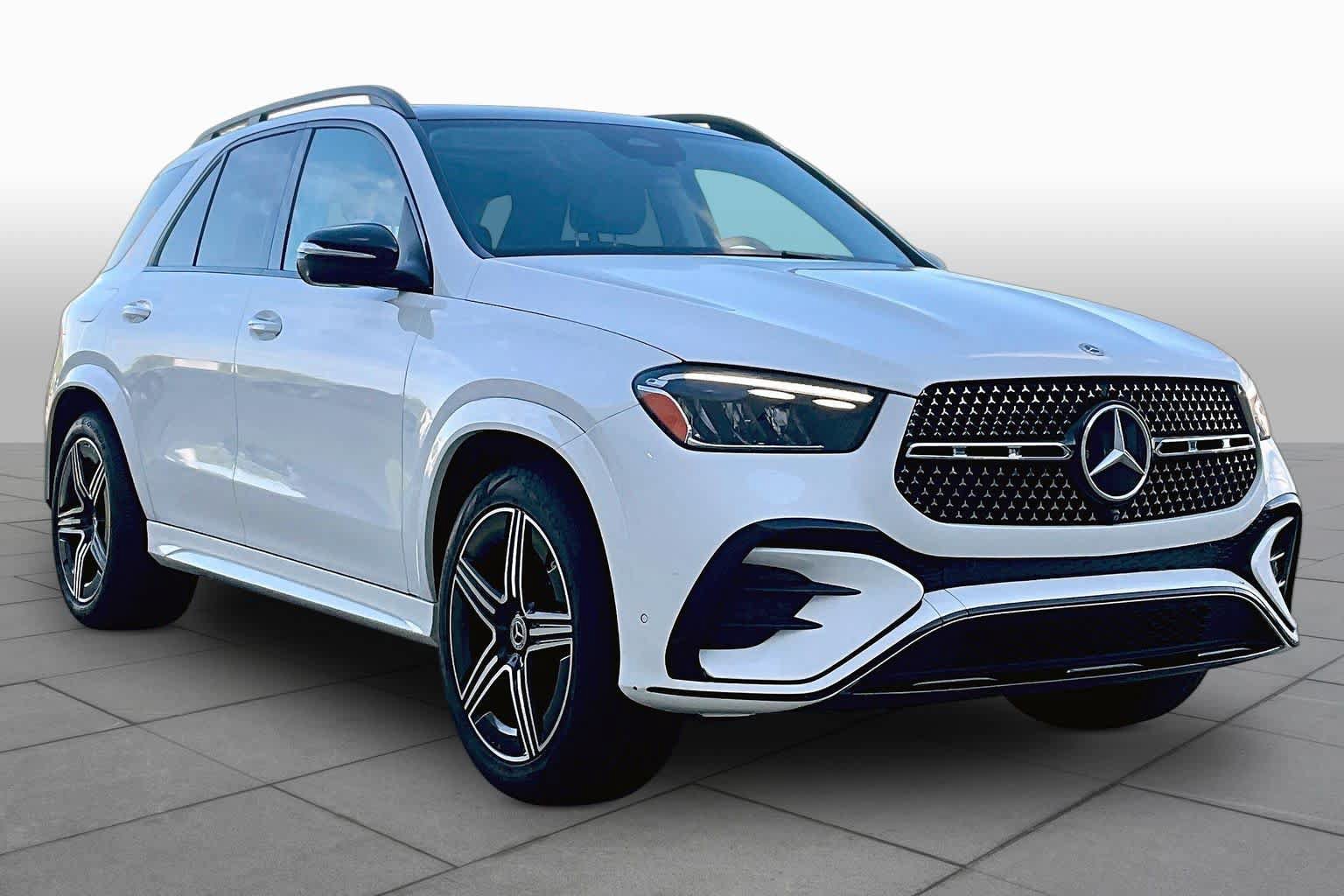 Used 2024 Mercedes-Benz GLE 350 4MATIC w/ AMG Line Exterior image 3