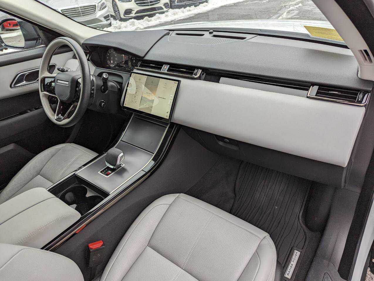 Used 2025 Land Rover Range Rover Velar Dynamic SE image 25