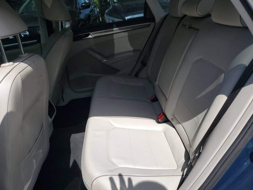 Used 2018 Volkswagen Passat 2.0T SE FWD image 11