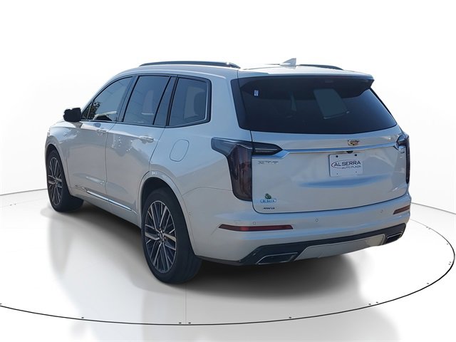 Used 2022 Cadillac XT6 Sport w/ Technology Package image 3