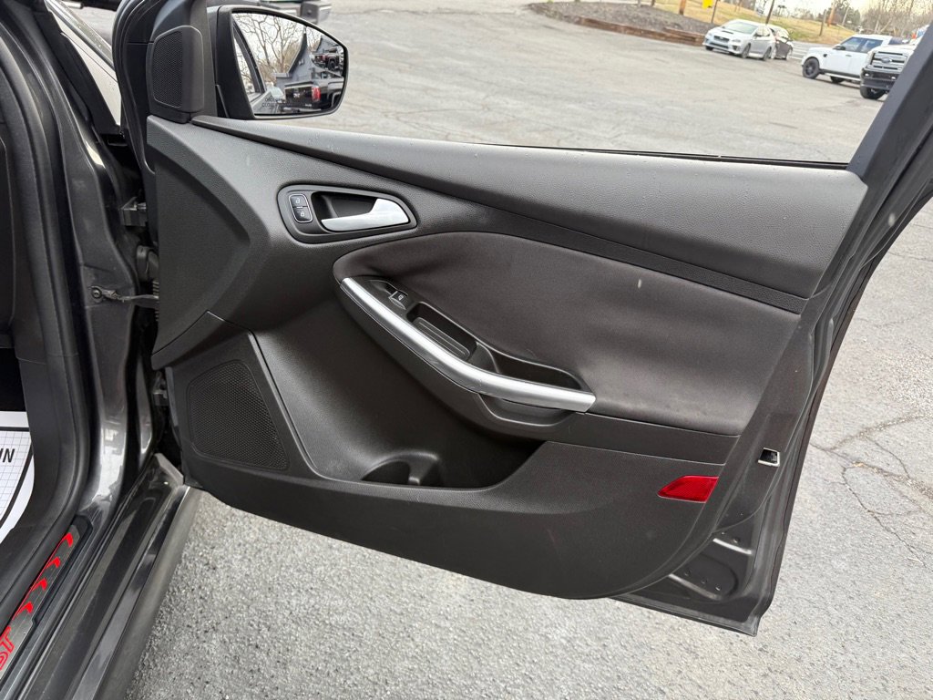 Used 2017 Ford Focus ST image 48