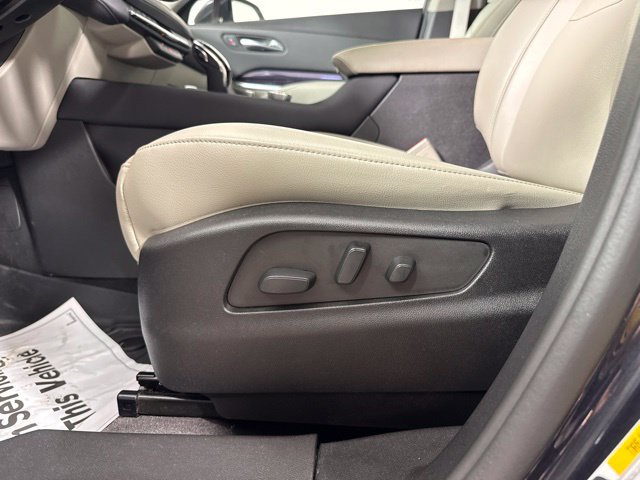 Used 2023 Cadillac XT4 Luxury w/ Cold Weather Package AWD/4WD image 15