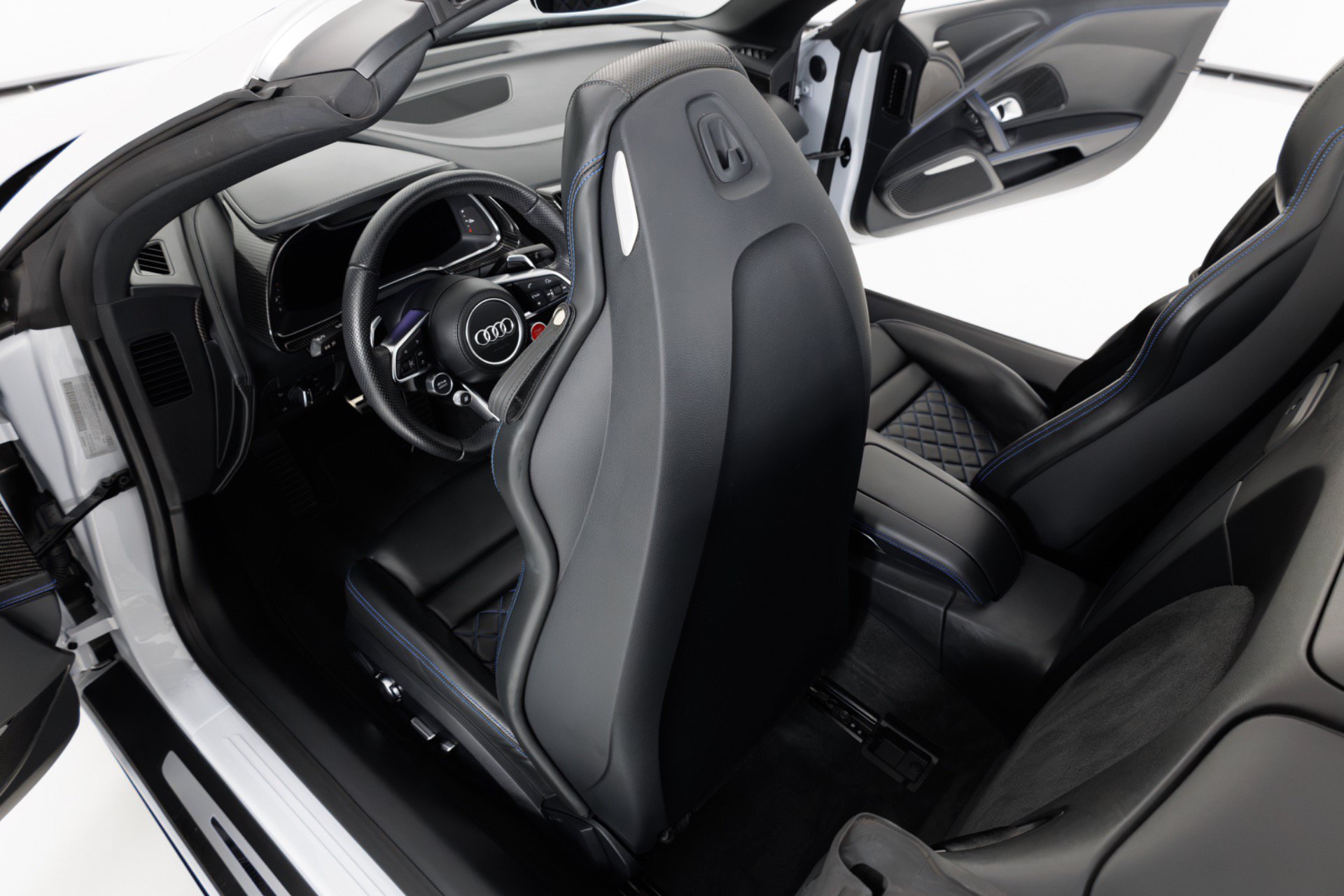 Used 2022 Audi R8 V10 w/ Premium Package RWD image 46