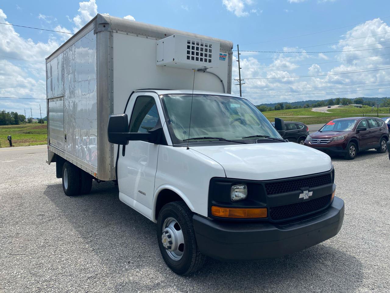 Used 2015 Chevrolet Express 4500 RWD image 3