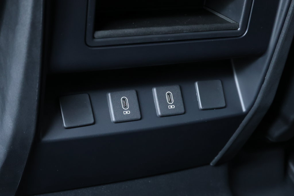 New 2026 Land Rover Defender 110 X-Dynamic SE AWD/4WD image 33