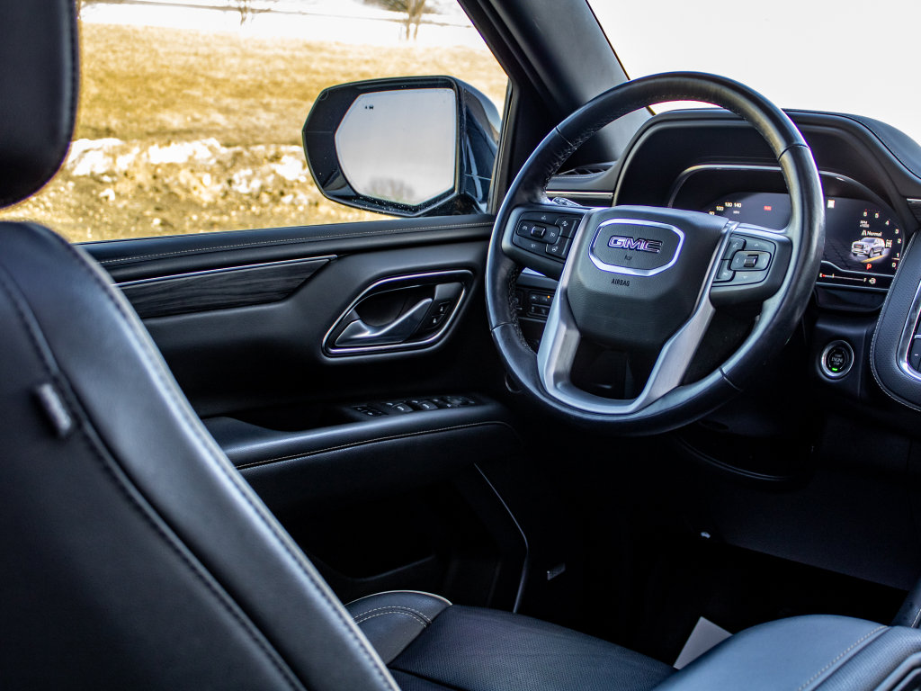 Used 2022 GMC Yukon XL SLT w/ SLT Premium Package image 39