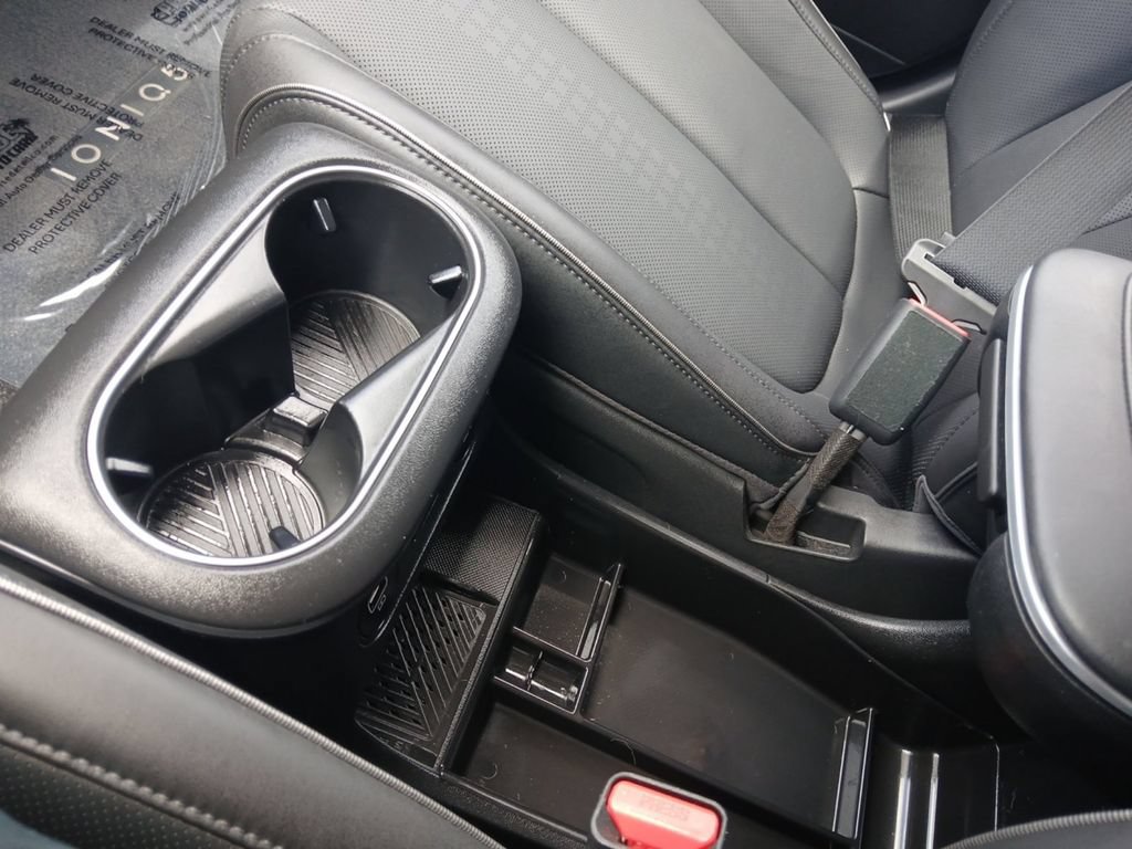 Used 2023 Hyundai Ioniq 5 Limited w/ Cargo Package RWD image 17