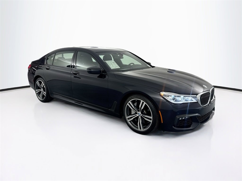 Used 2019 BMW 750i image 3