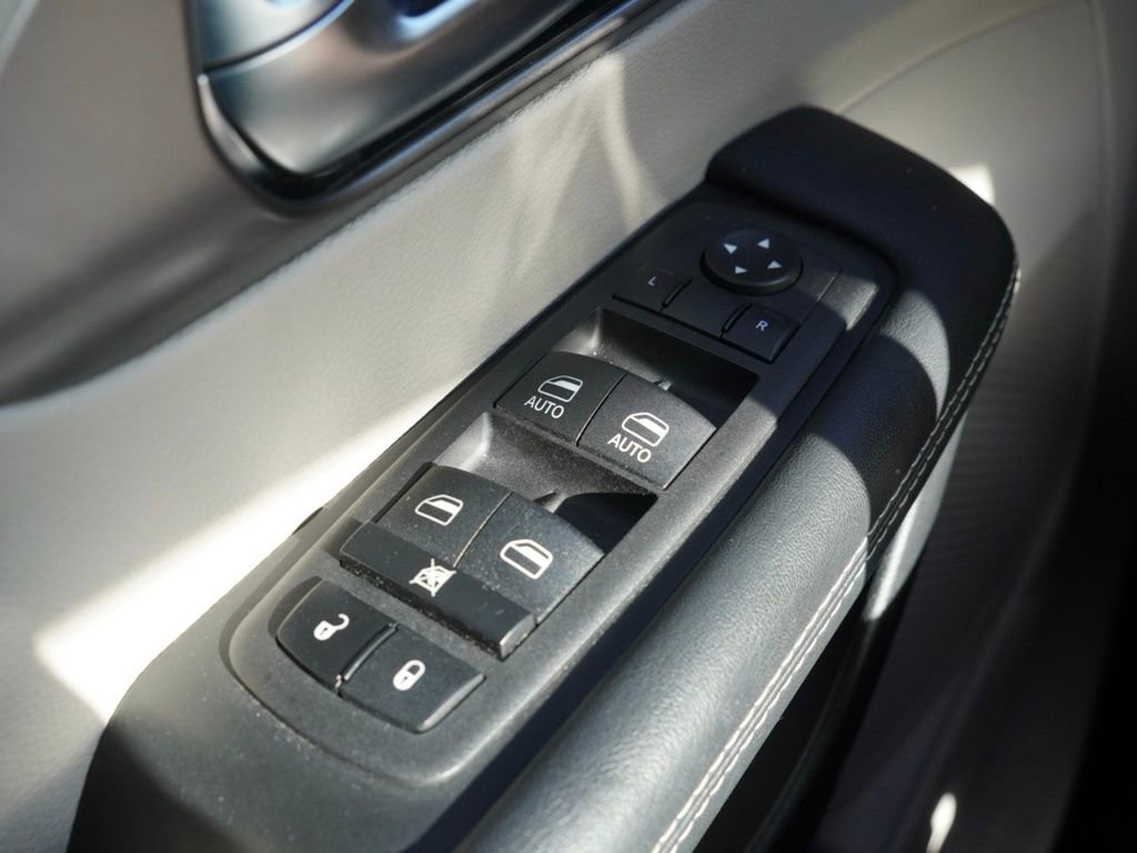 Certified 2023 Chrysler Pacifica Touring-L image 13