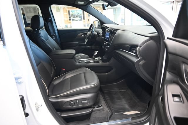 Used 2022 Chevrolet Traverse Premier w/ LPO, Floor Liner Package AWD/4WD image 10