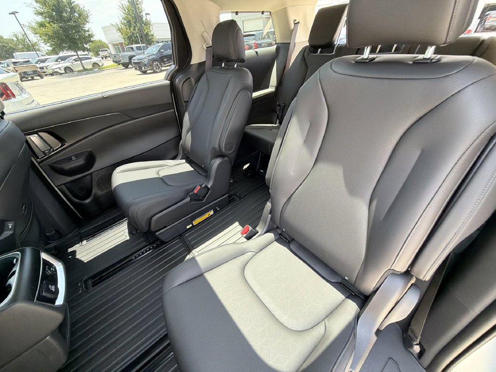New 2027 Kia Carnival SX w/ Dark Edition Package FWD image 27