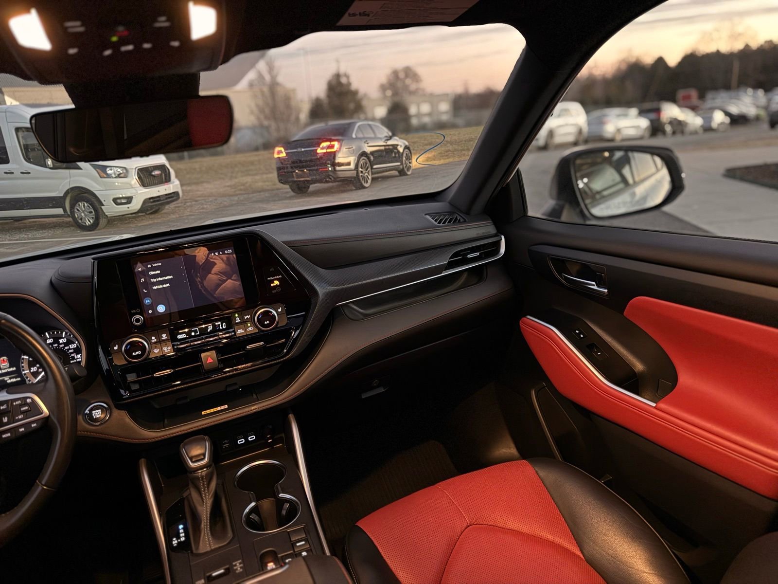 Used 2023 Toyota Highlander XSE image 29