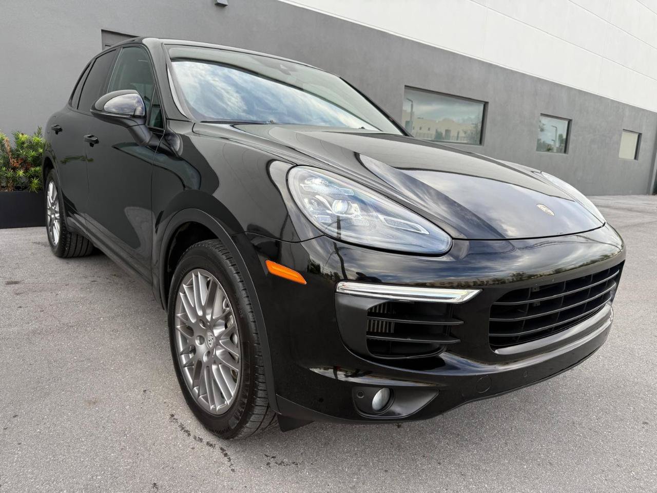 Used 2016 Porsche Cayenne S AWD/4WD image 5