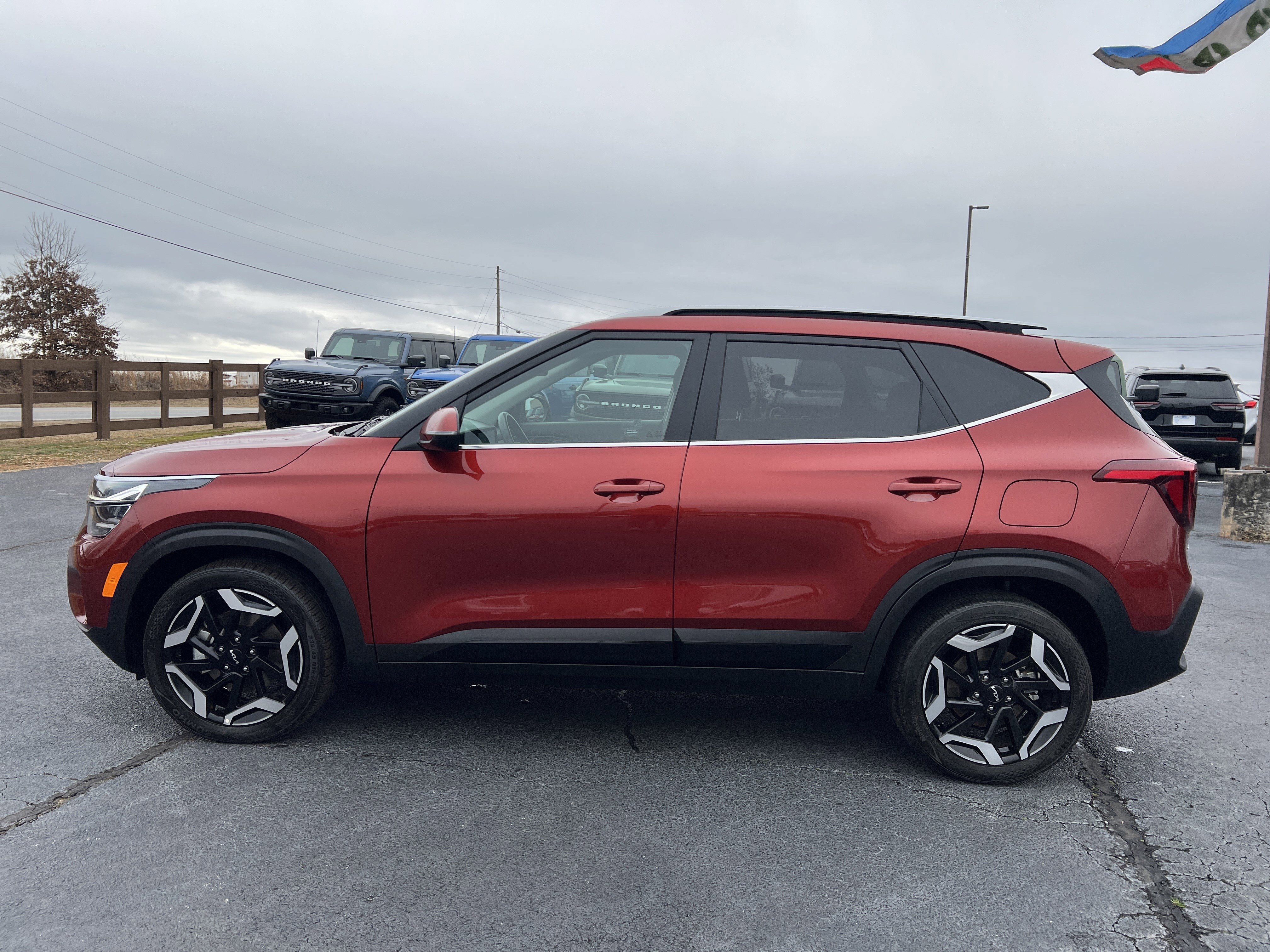 Used 2025 Kia Seltos SX w/ SX Sunroof Package image 8