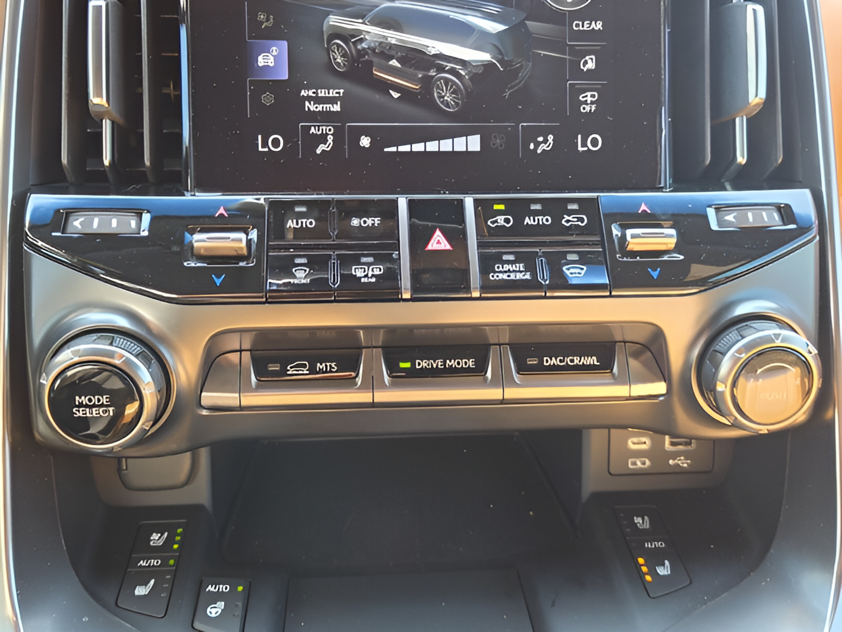 Certified 2024 Lexus LX 600 4WD w/ Luxury Package image 19