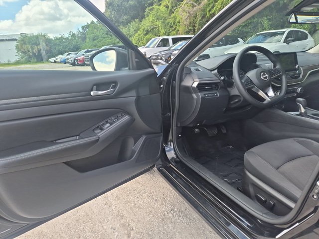 Used 2025 Nissan Altima 2.5 SV FWD image 9