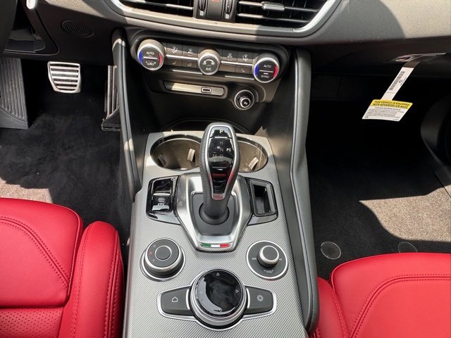 New 2025 Alfa Romeo Giulia AWD image 11