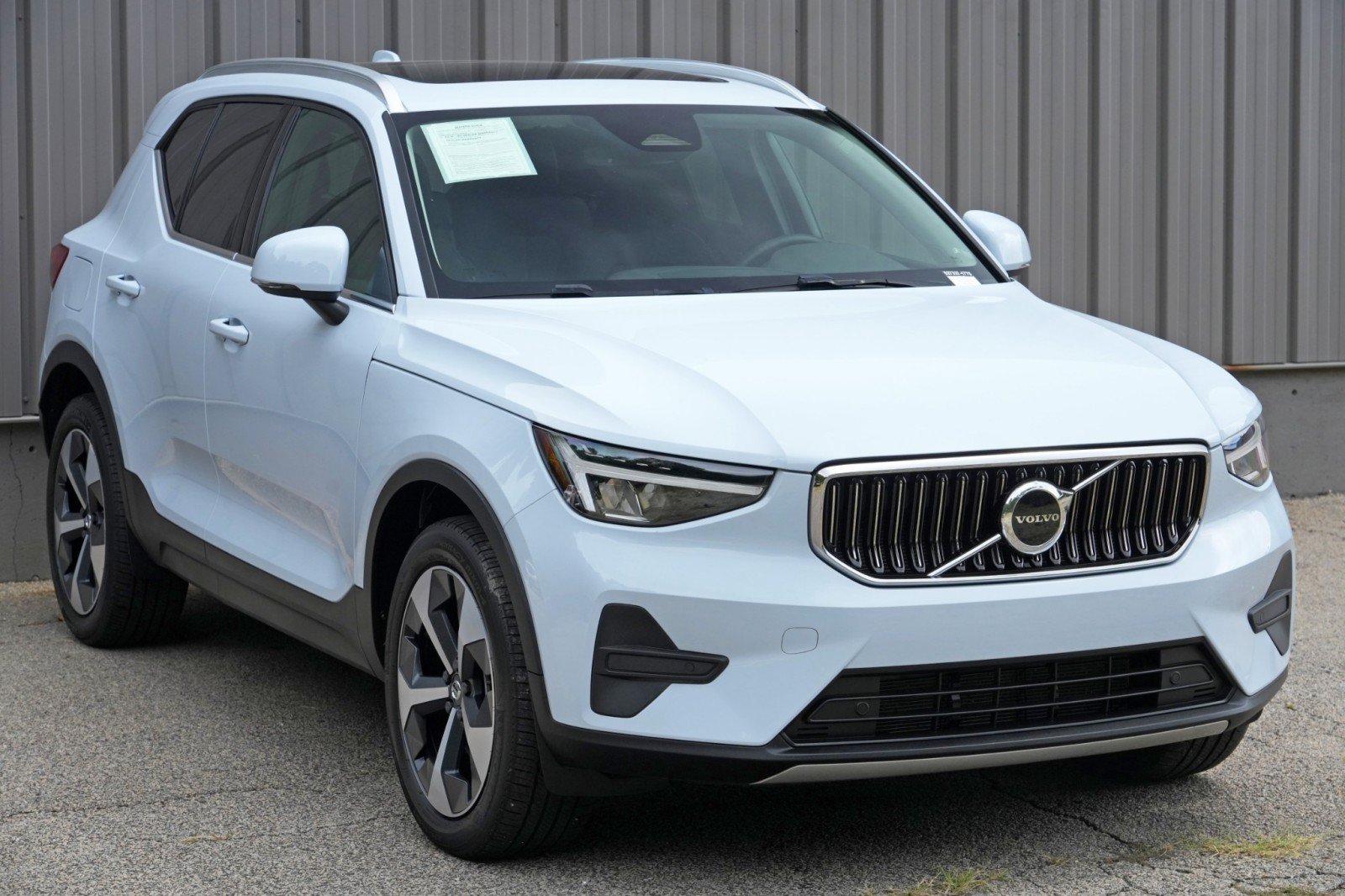 Used 2025 Volvo XC40 B5 Core w/ Climate Package AWD/4WD image 46