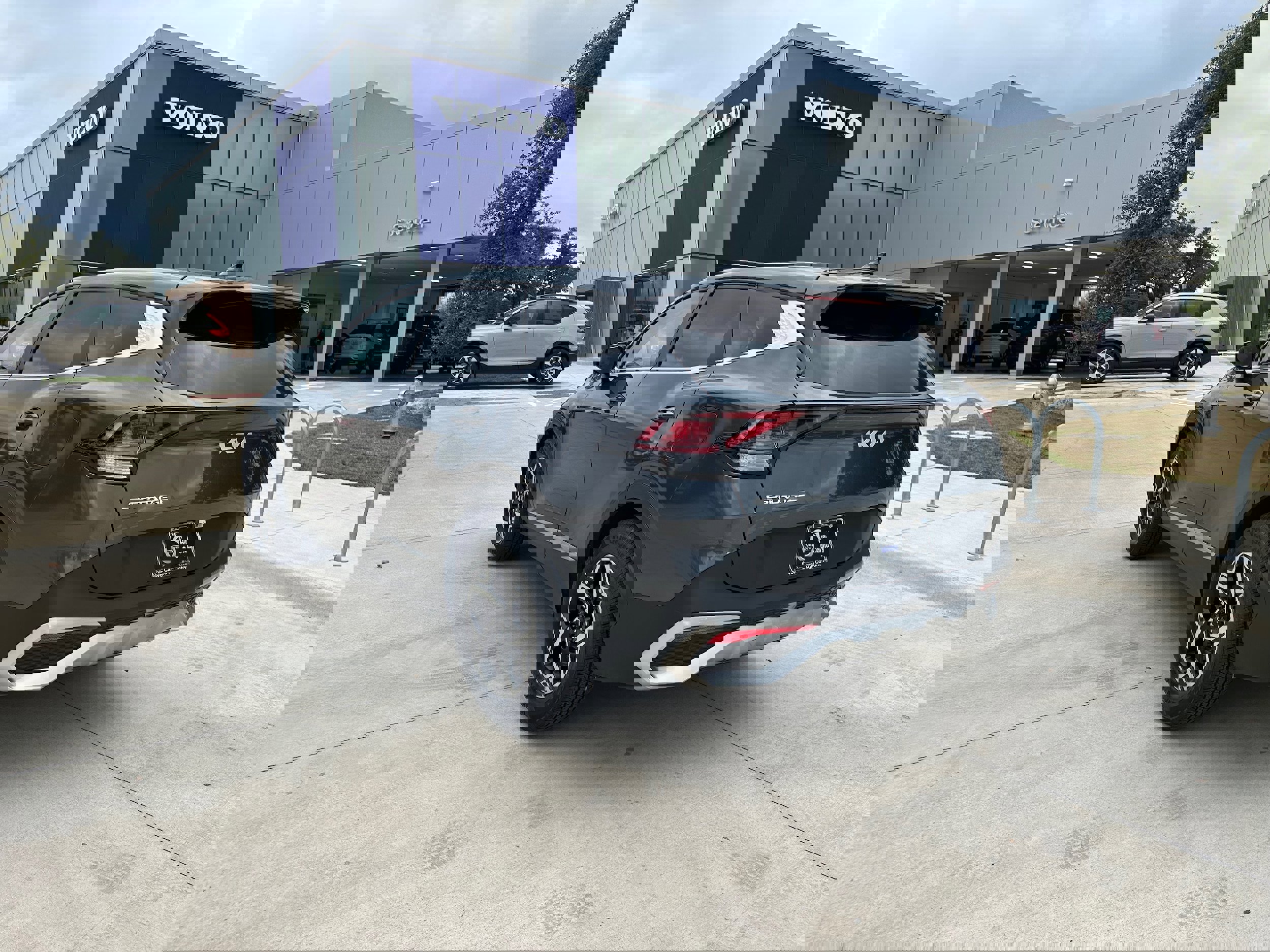 Used 2023 Kia Sportage LX image 4