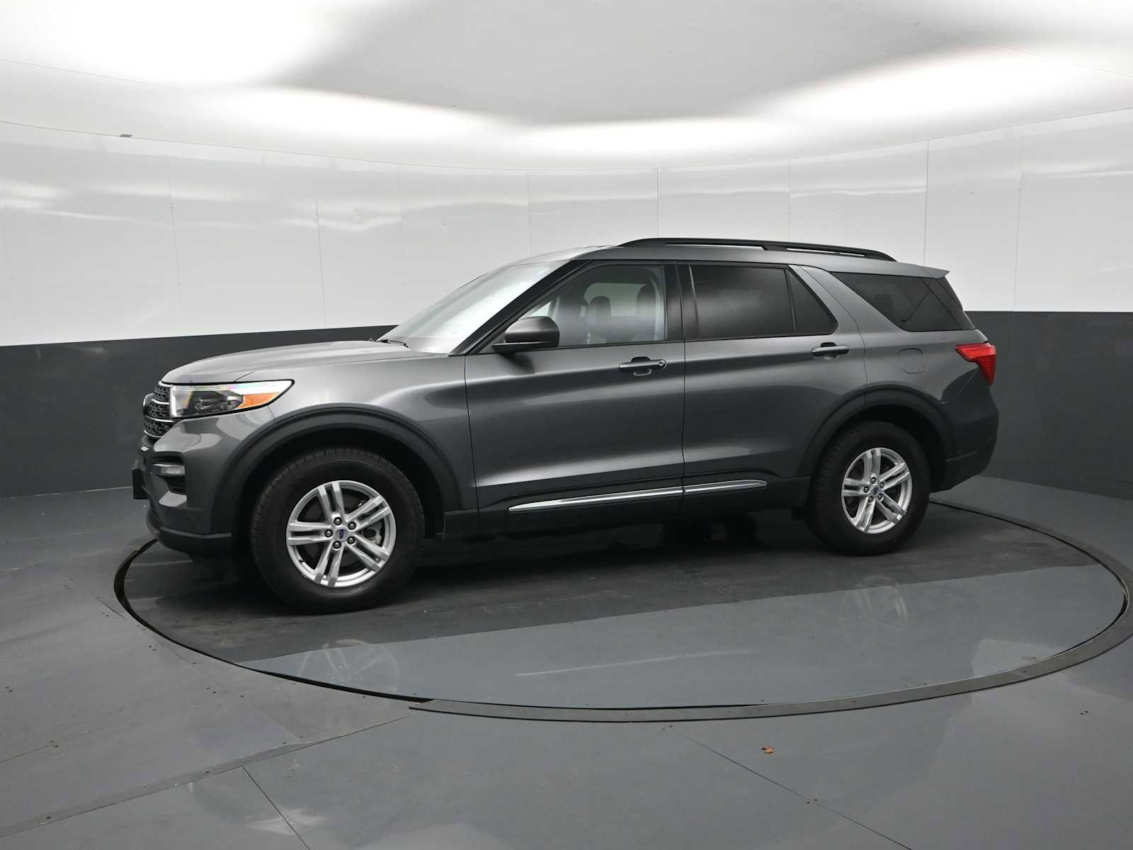 Used 2023 Ford Explorer XLT w/ Equipment Group 202A image 4