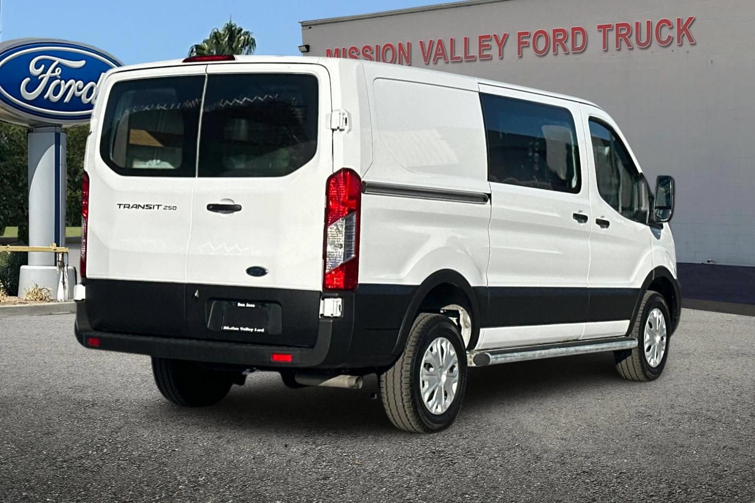 Used 2025 Ford Transit 250 Low Roof w/ Exterior Upgrade Package RWD image 4