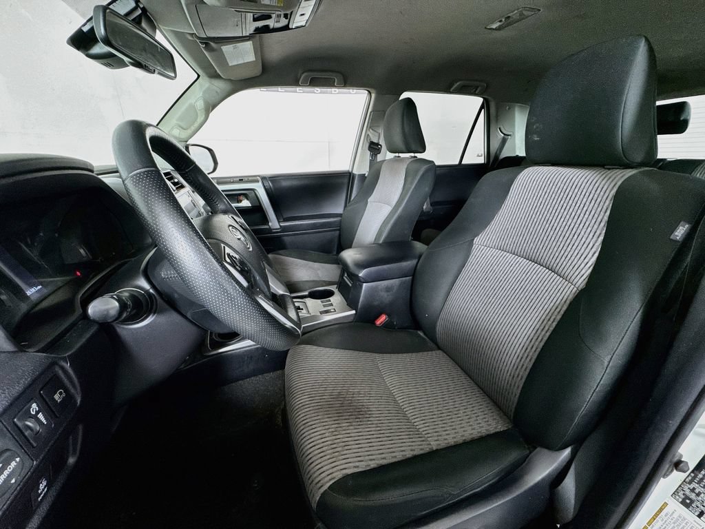 Used 2020 Toyota 4Runner SR5 AWD/4WD image 19